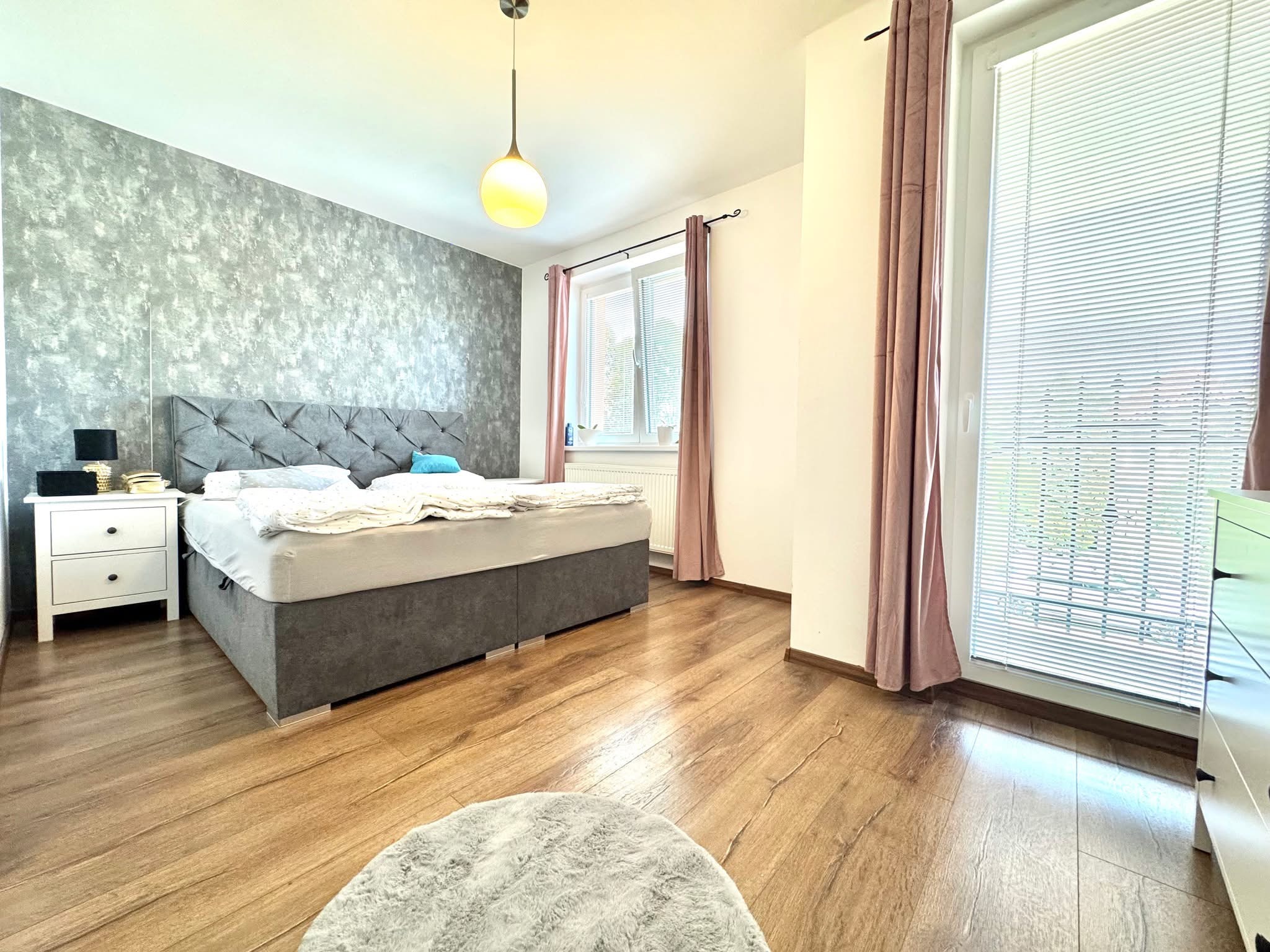 Nadštandardný 5-izbový rodinný dom s dvojgarážou — náhľad 4