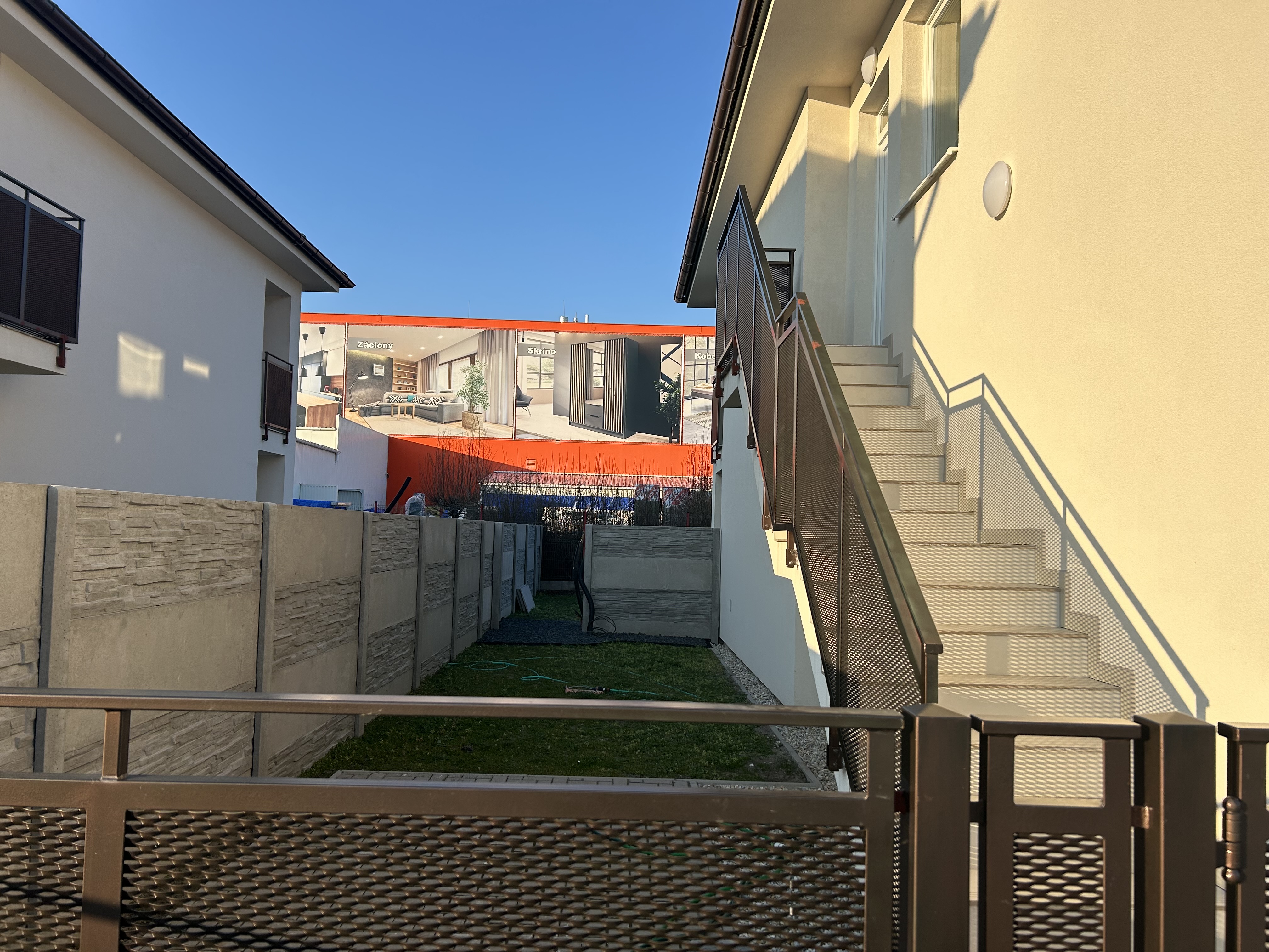 Nový projekt s 3-﻿izbovými bytmi, záhradou, ﻿vlastným parkovaním a tepelným čerpadlom — náhľad 11